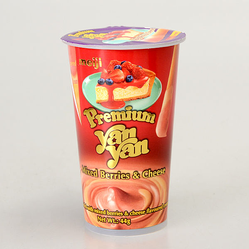 Meiji Yan Yan Mixed Berries & Cheese Biscuit (x8) 44g